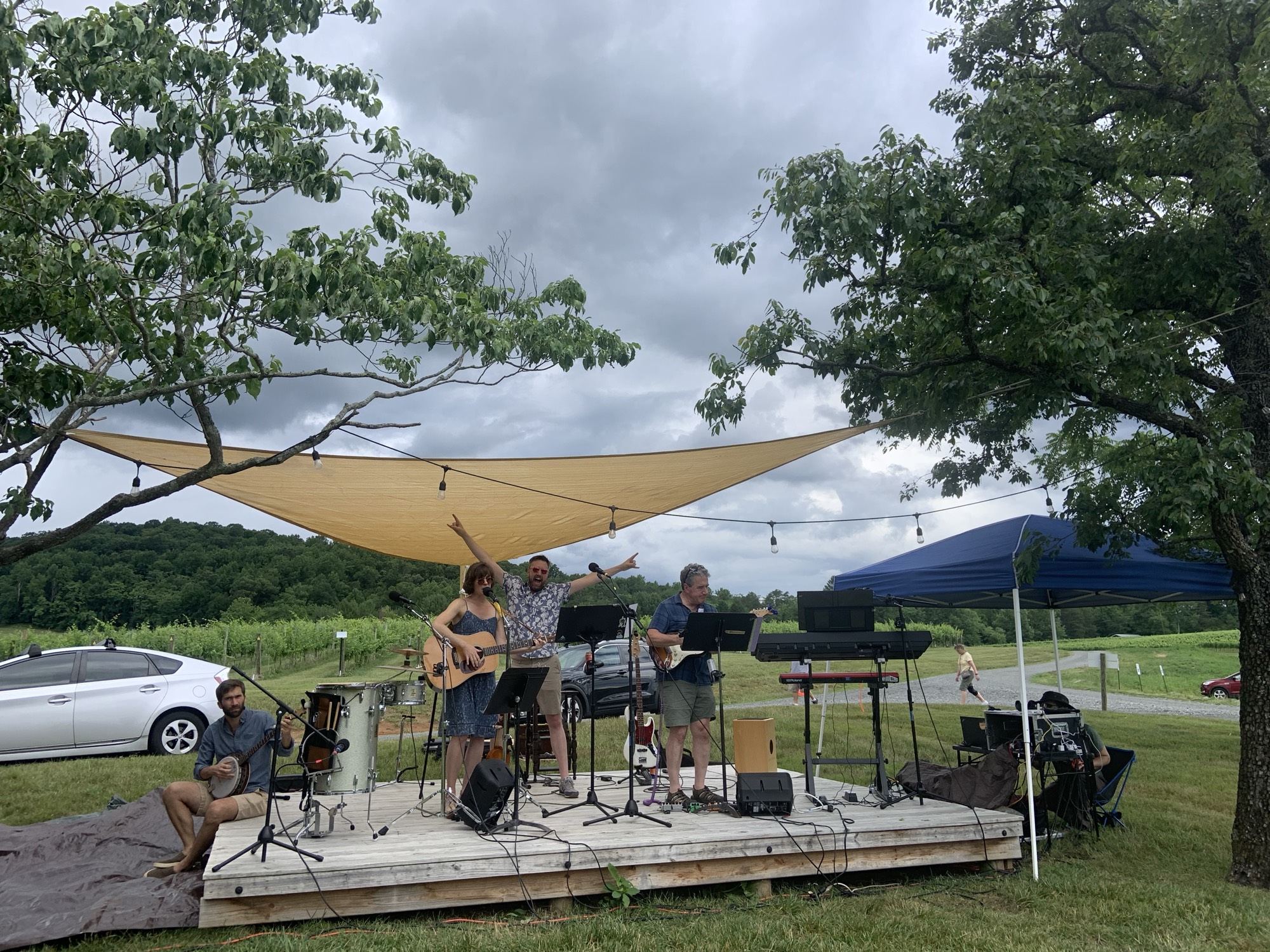The band at Hark Vineyards